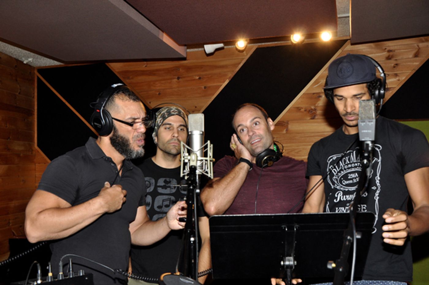 Exclusive Photo Coverage: ALADDIN Cast Get In the Holiday Spirit for Carols For A Cure  Image