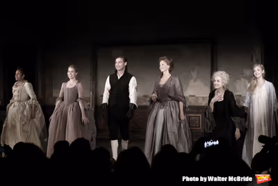 Liev Schreiber and Janet McTeer with the cast Photo