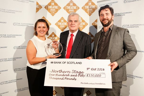 Photo Flash: Ian McKellen, Eileen Atkins & Vanessa Redgrave at UK Theatre Awards  Image