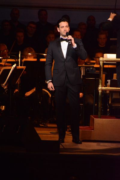 Colin Donnell Photo