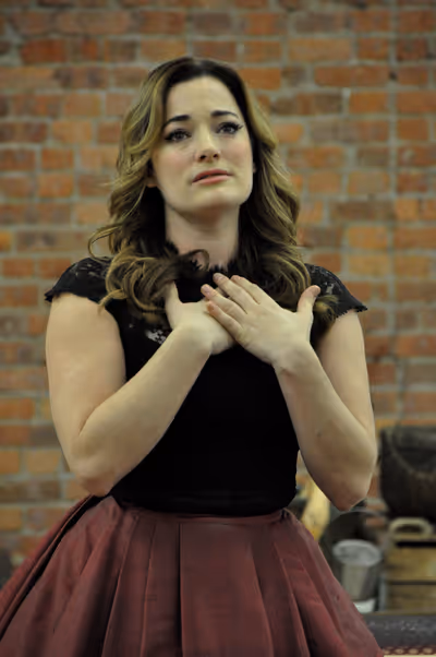  Laura Michelle Kelly Photo