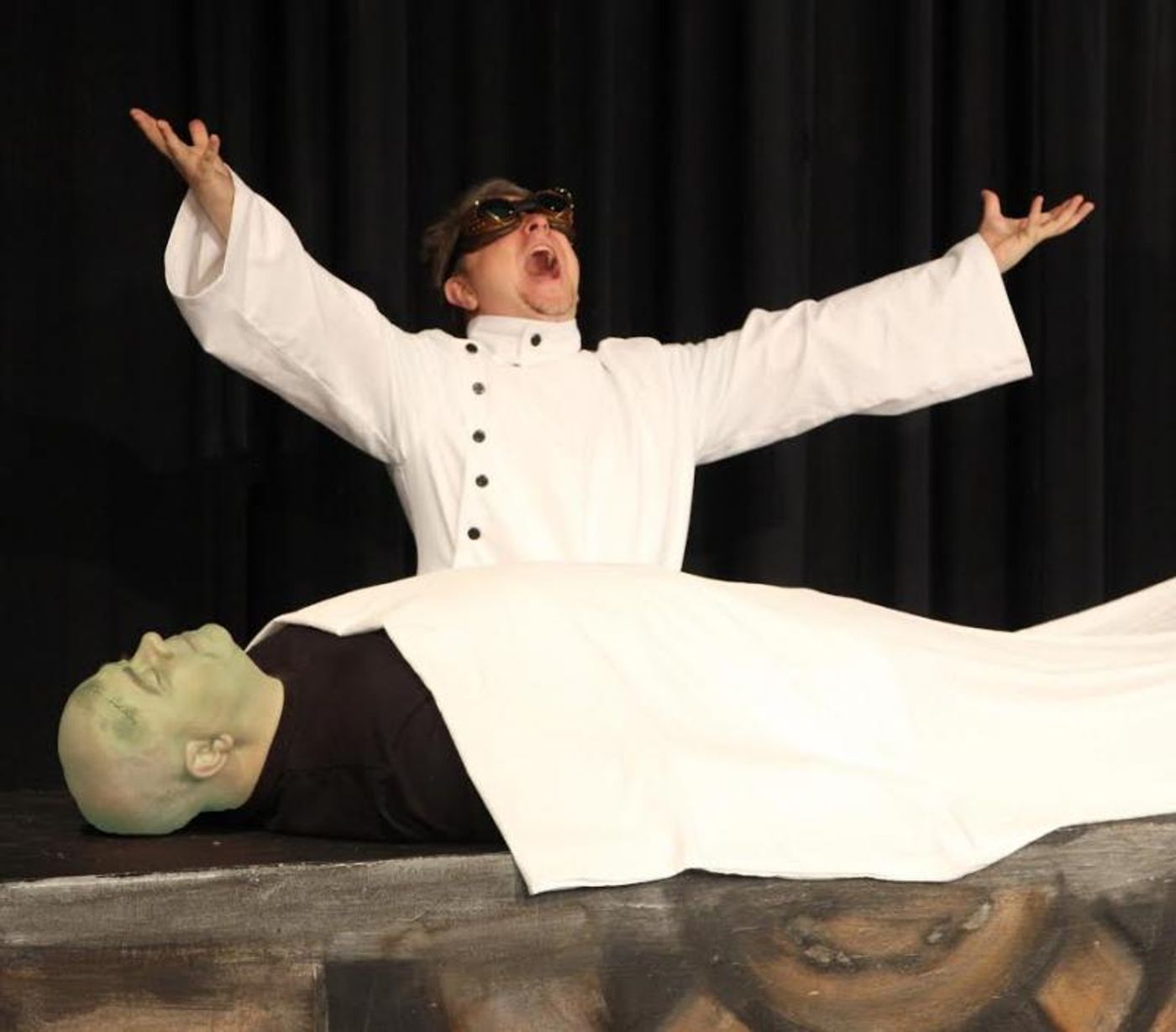 Critics Choice: SOMETHING WICKED, RENT, NOISES OFF and So Much More On Tap This Weekend  Image