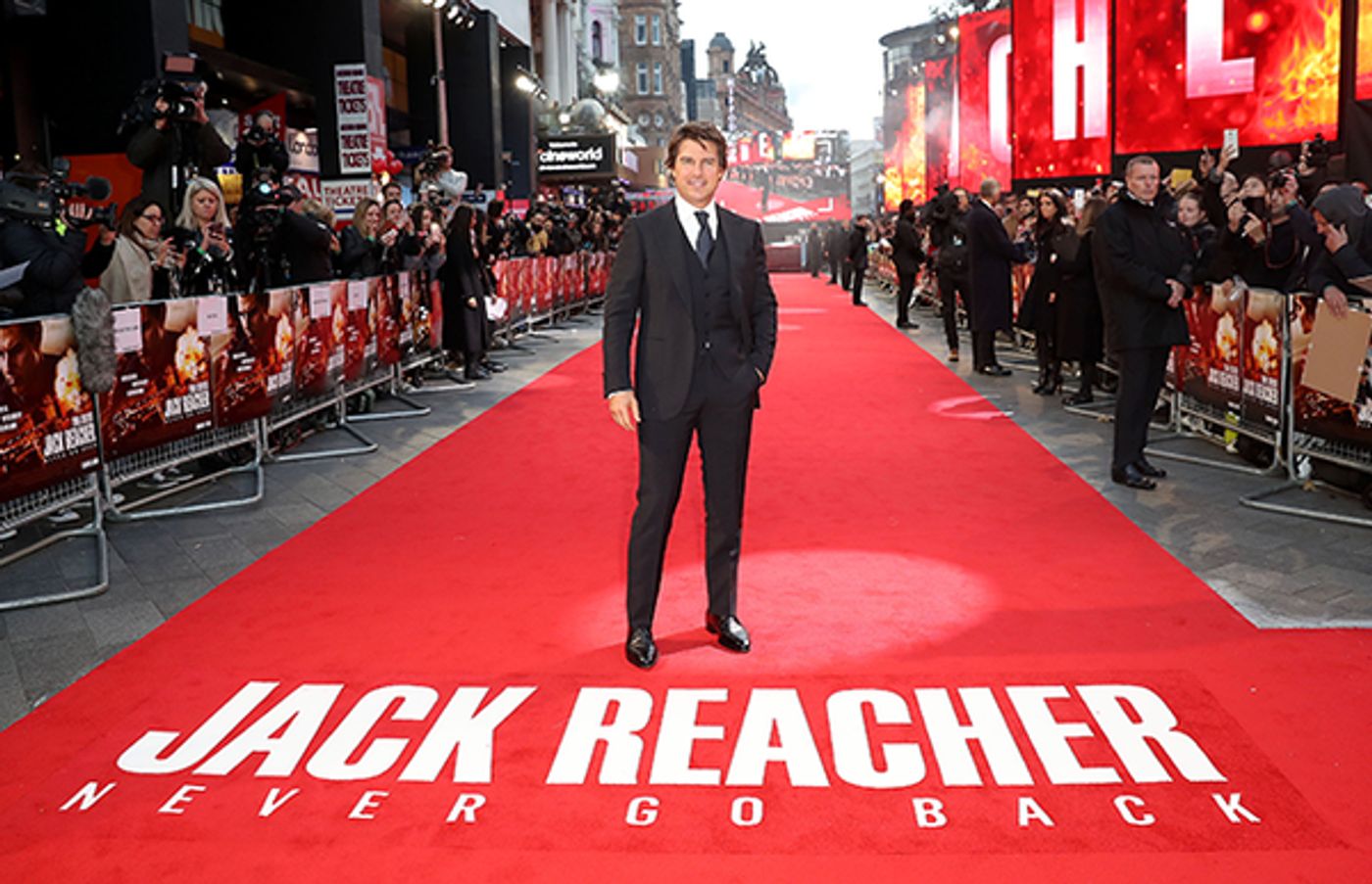 Photo Flash: Tom Cruise & More Attend JACK REACHER London Premiere  Image