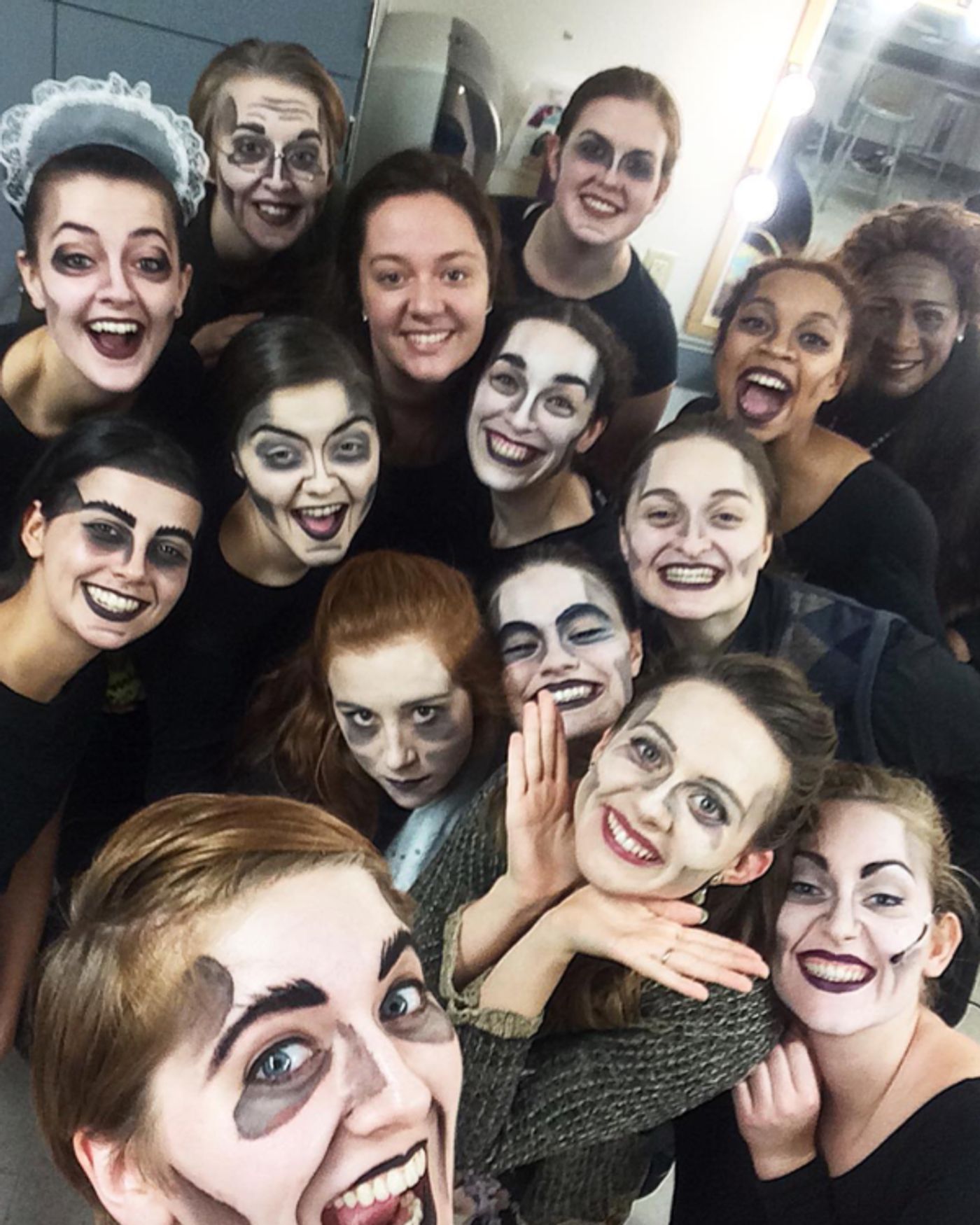 Photo Flash: It's Just Peachy at HOLIDAY INN, Existential at SOMETHING ROTTEN, and More Saturday Intermission Pics!  Image