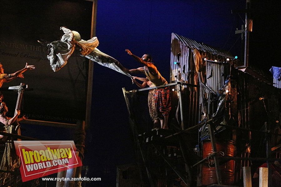 Photo Flash: THE PEARL FISHERS at ENO Image