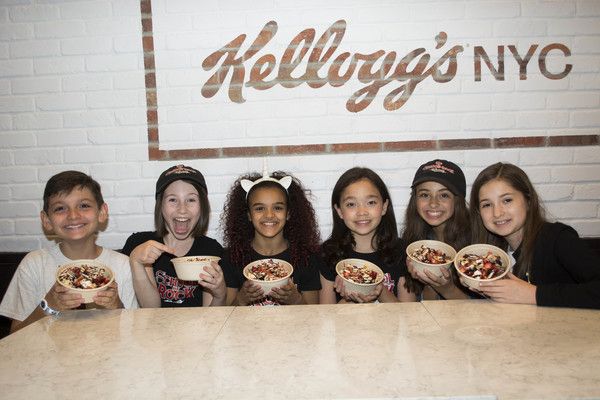 Luca Padovan, Carly Gendell, Gianna Harris, Isabella Russo, Sophia Rubino and Evie Do Photo