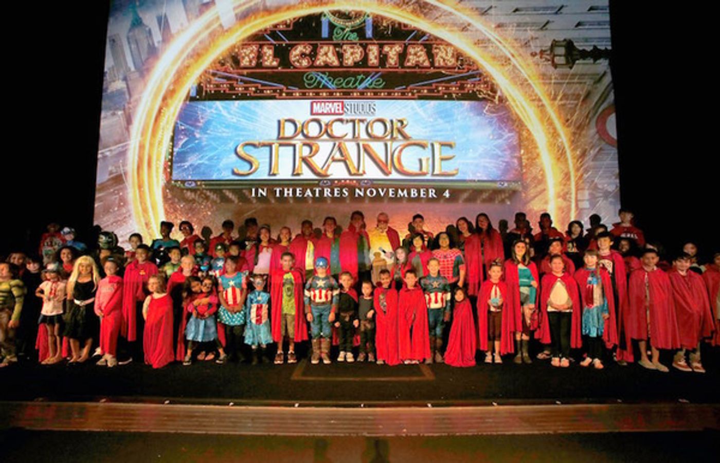 Photo Flash - Marvel Legend Stan Lee Hosts DOCTOR STRANGE Fan Screening Photo Flash - Marvel Legend Stan Lee Hosts DOCTOR STRANGE Fan Screening Image