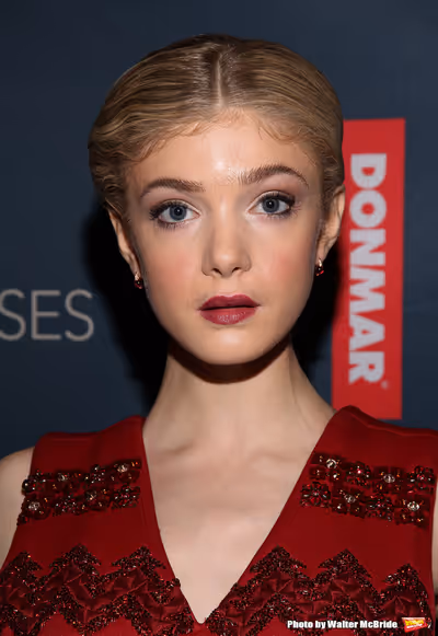  Elena Kampouris  Photo