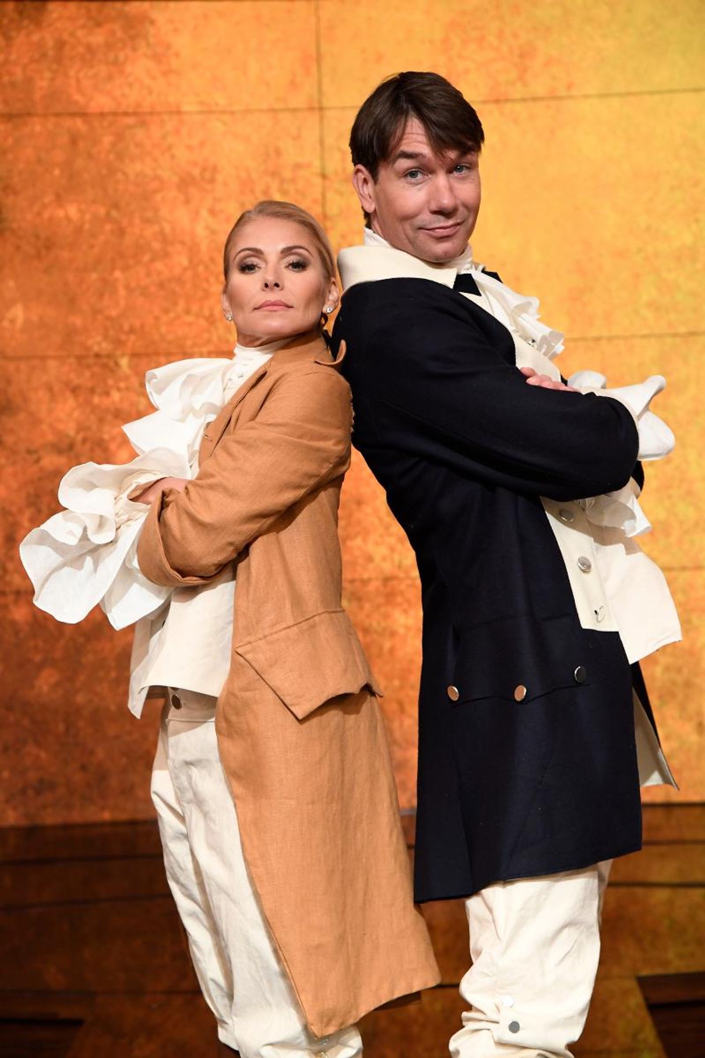 VIDEO: Kelly Ripa, Matt Bomer & More Channel HAMILTON on Special Halloween LIVE  Image