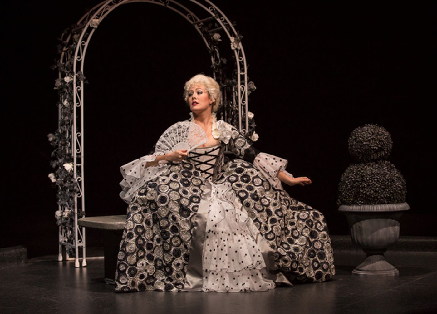 Photo Flash: Splash with Starry SINGIN' IN THE RAIN at The Marriott Theatre  Image