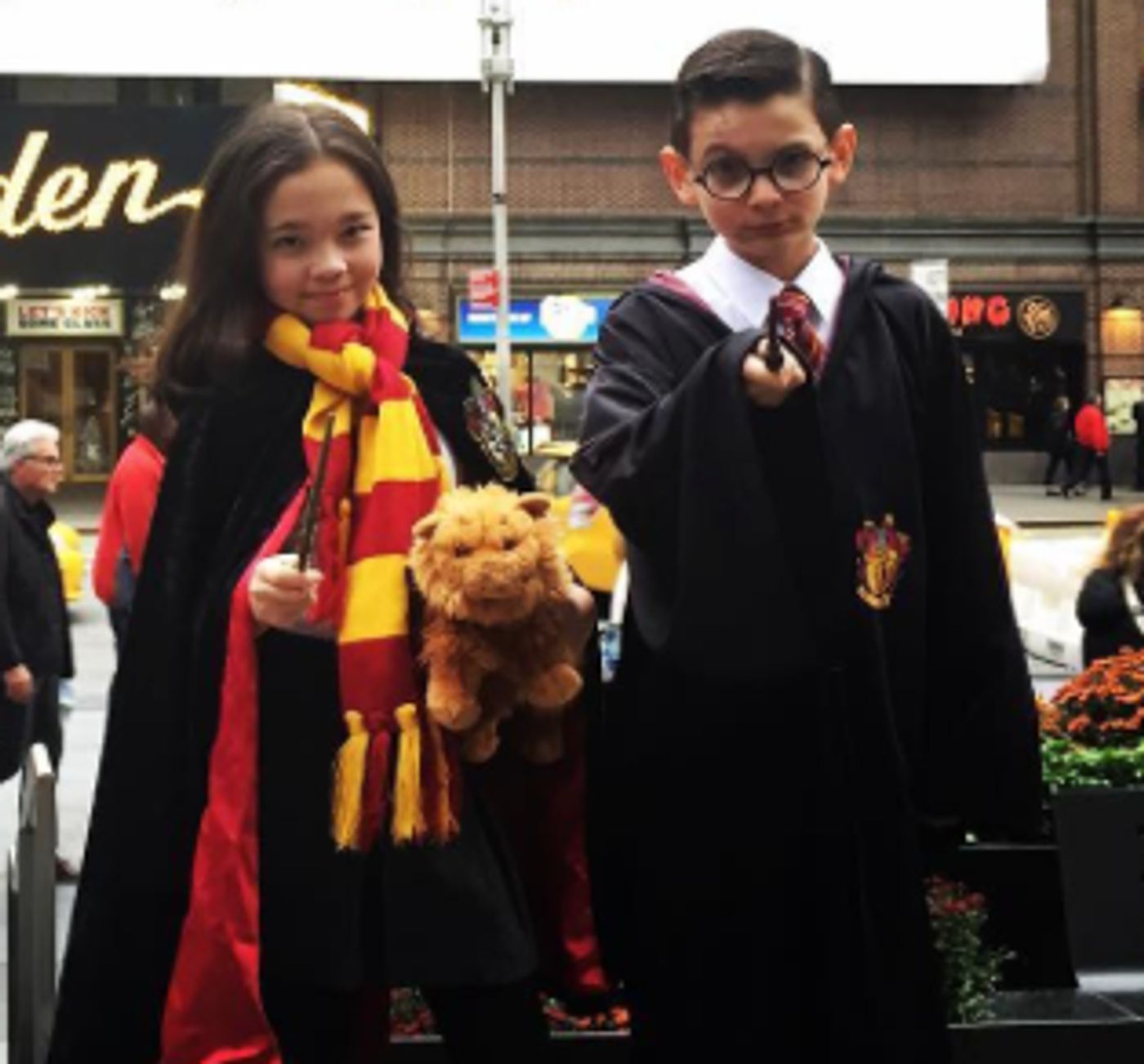 BWW Exclusive: Lilla Crawford, Joshua Colley & More Dish on Fame, Fans, and Life as a Child Actor (Part 2)  Image