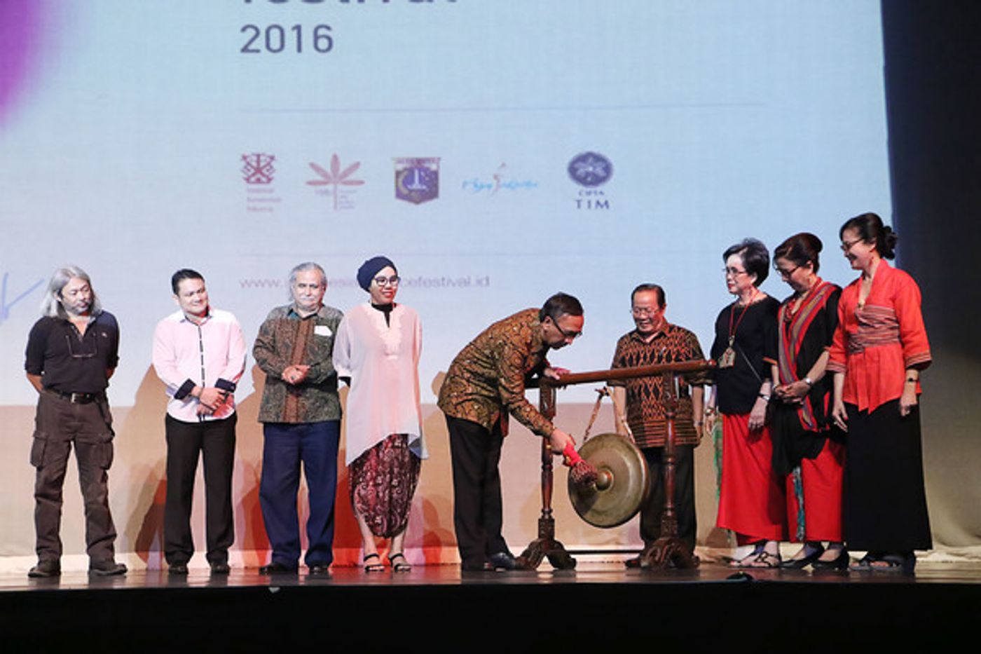 Photo Flash: Indonesian Dance Festival 2016 are kicked off with breathtaking performance 'TOMORROW AS PROPOSED' Photo Flash: Indonesian Dance Festival 2016 are kicked off with breathtaking performance 'TOMORROW AS PROPOSED' Image
