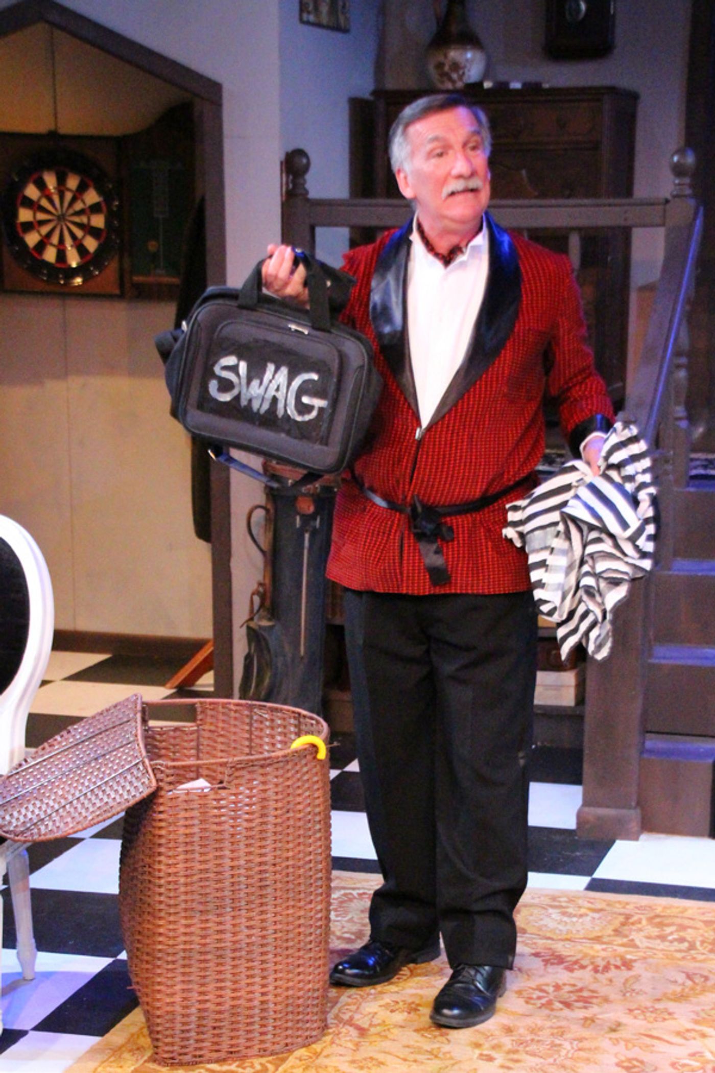 Photo Flash: First Look at MTC MainStage's SLEUTH Photo Flash: First Look at MTC MainStage's SLEUTH Image