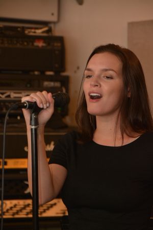 Jennifer Damiano Photo