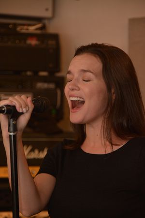 Jennifer Damiano Photo