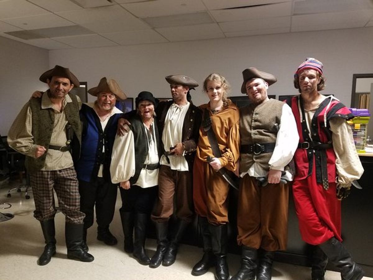 Peter Pan (Regional): @MollyGebler  
@MaxizPad @NapOnACott my first EVER    #SIP with Robb Sapp directing #PETERPAN  #PIRATES #yoho at 
