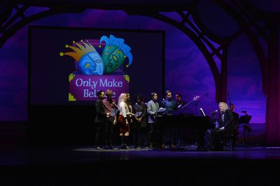 David Bryan and back-up singers Photo