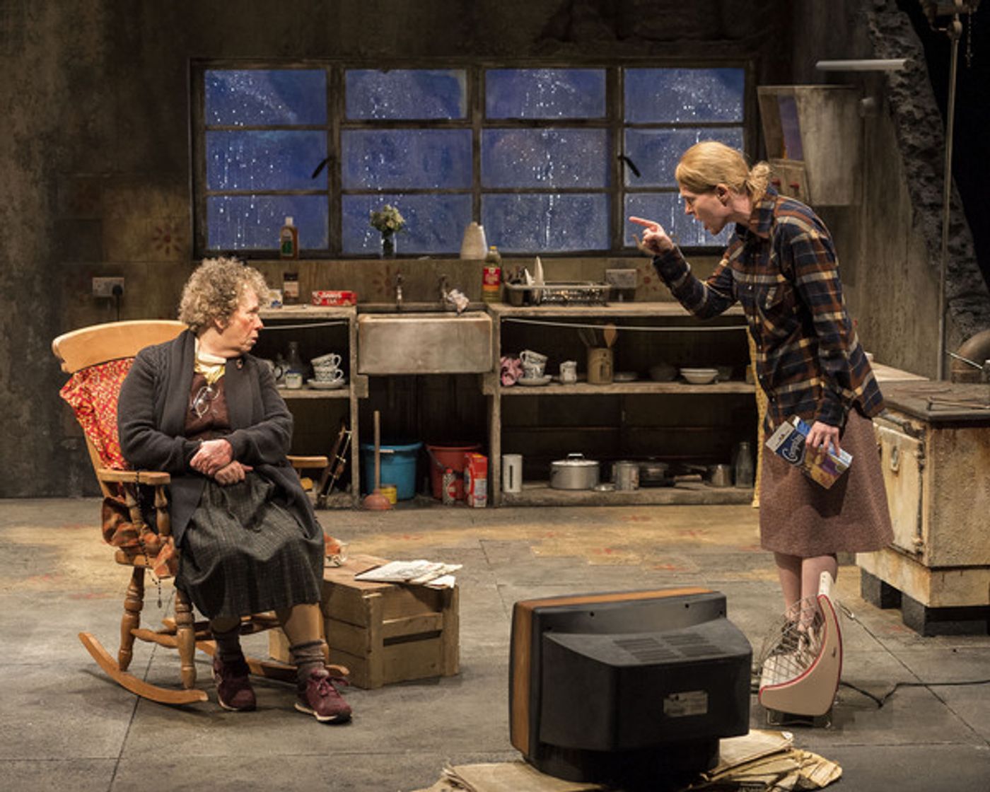Photo Flash: First Look at THE BEAUTY QUEEN OF LEENANE, Opening This Week at the Taper  Image