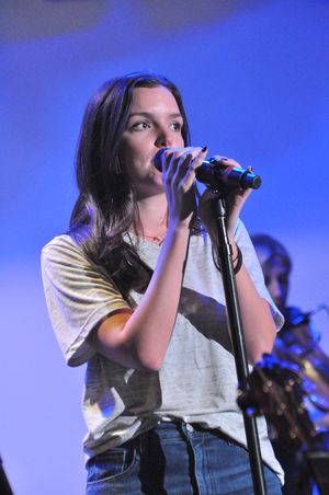 Jennifer Damiano Photo