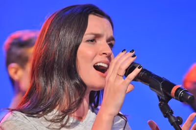 Jennifer Damiano Photo