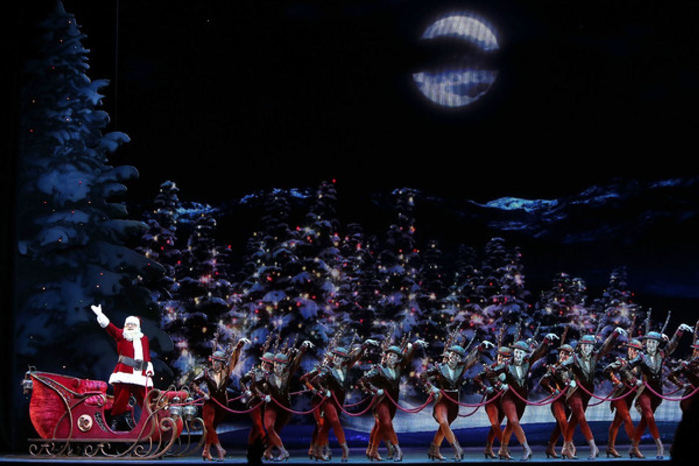 Photo Flash: The Rockettes Sparkle in CHRISTMAS SPECTACULAR Opening Night at Radio City  Image