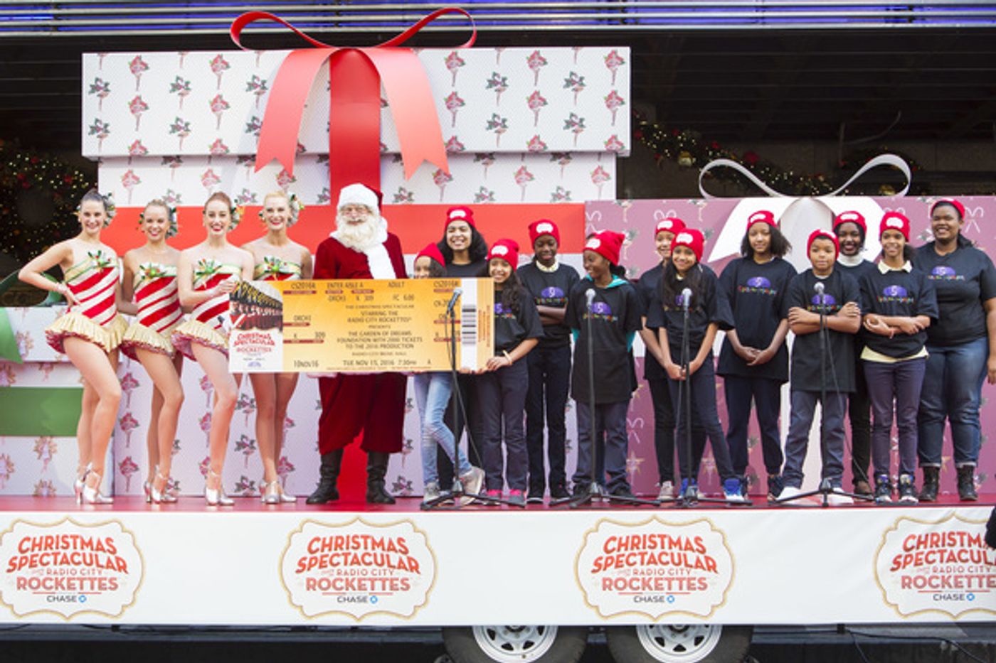 Photo Flash: The Rockettes and Santa Announce 2,000 'CHRISTMAS SPECTACULAR' Tickets for Garden of Dreams Photo Flash: The Rockettes and Santa Announce 2,000 'CHRISTMAS SPECTACULAR' Tickets for Garden of Dreams Image