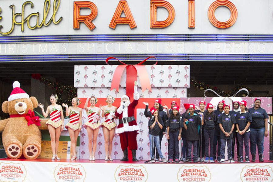 Photo Flash: The Rockettes and Santa Announce 2,000 'CHRISTMAS SPECTACULAR' Tickets for Garden of Dreams Image