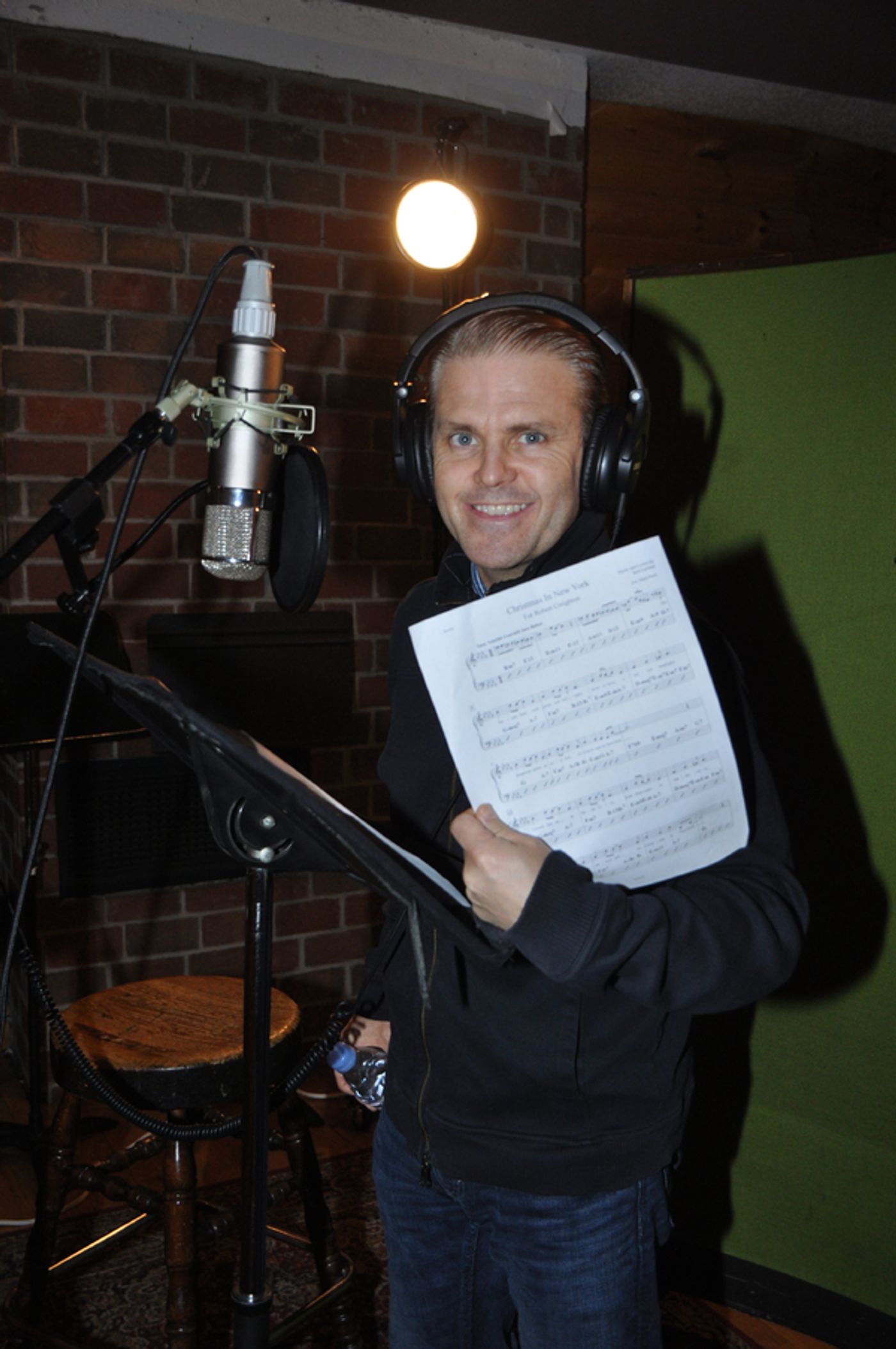 Exclusive Photo Coverage: CAGNEY's Robert Creighton Sings Carols for A Cure  Image