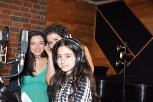 Julie Benko, Sarah Benko and Hayley Feinstein @ BroadwayWorld Julie Benko, Sarah Benko and Hayley Feinstein Photo