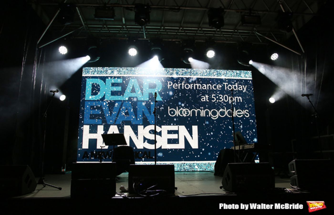Photo Coverage: DEAR EVAN HANSEN Helps Bloomingdale's Ring In the Holiday Season Photo Coverage: DEAR EVAN HANSEN Helps Bloomingdale's Ring In the Holiday Season Image