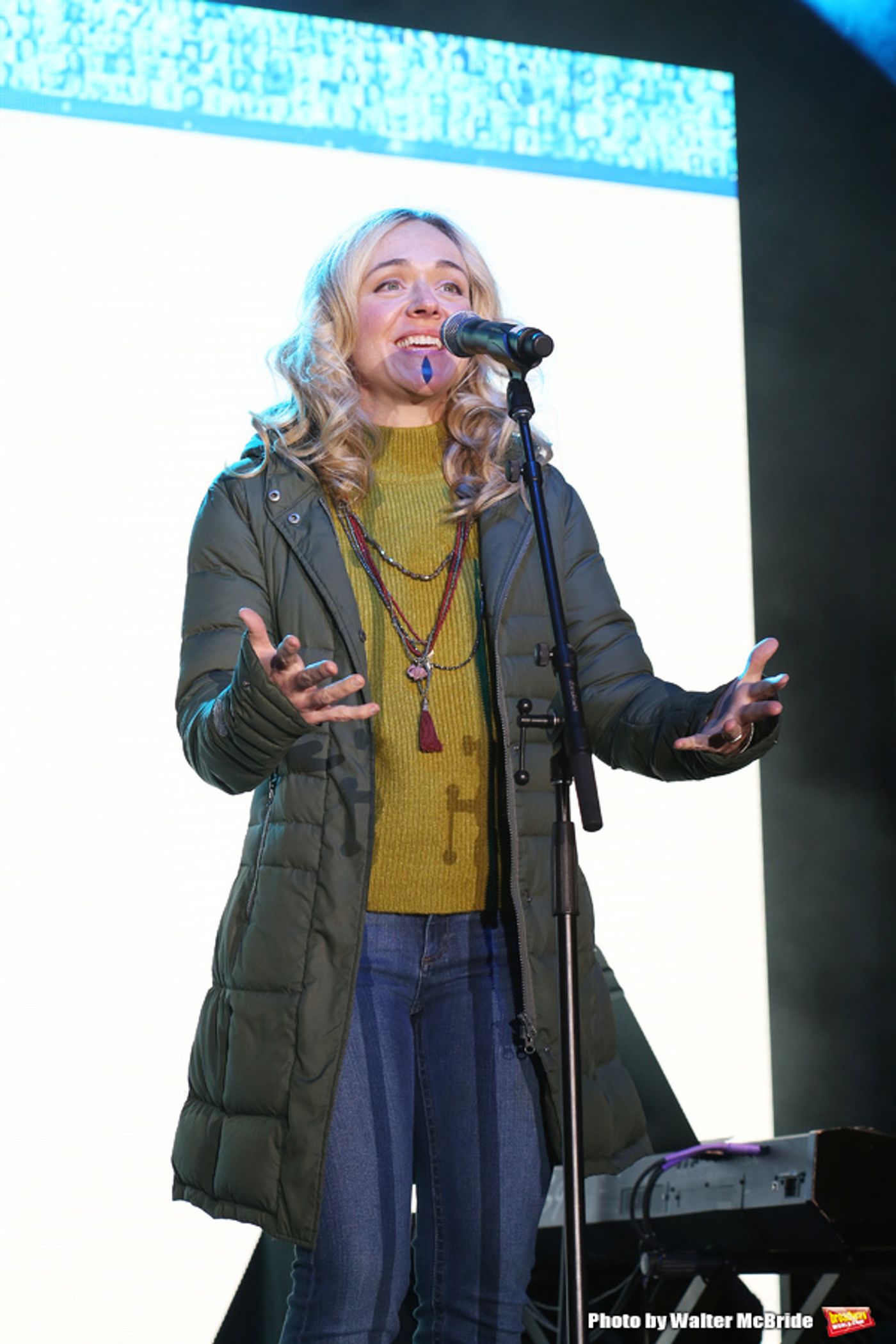 Photo Coverage: DEAR EVAN HANSEN Helps Bloomingdale's Ring In the Holiday Season  Image