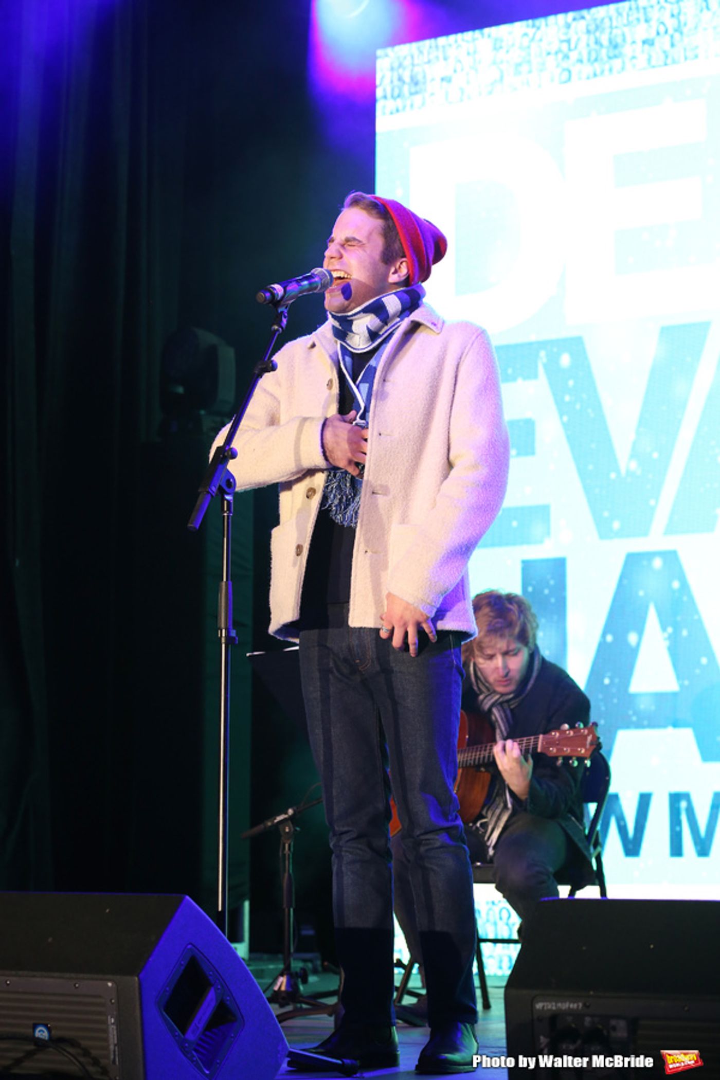 Photo Coverage: DEAR EVAN HANSEN Helps Bloomingdale's Ring In the Holiday Season  Image