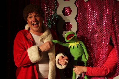 Ed Jones and Kermit the Frog (Scott Ray Merchant) Photo