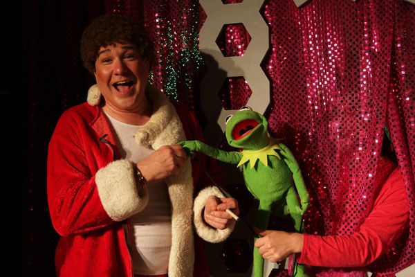 Ed Jones and Kermit the Frog (Scott Ray Merchant) Photo