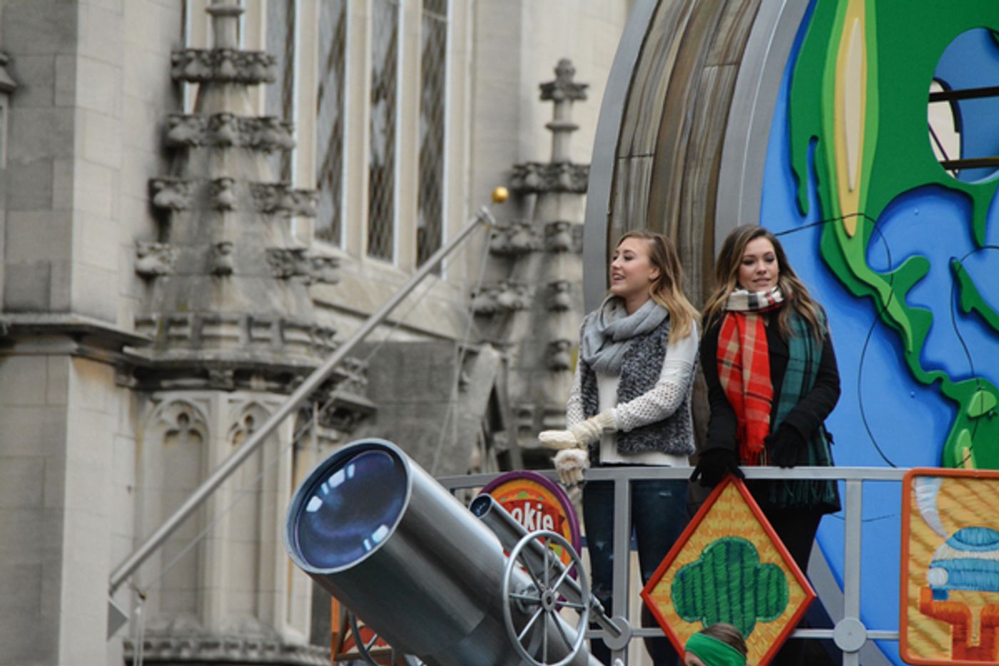 Photo Coverage: Macy's 90th Thanksgiving Day Parade Marches Through NYC!  Image