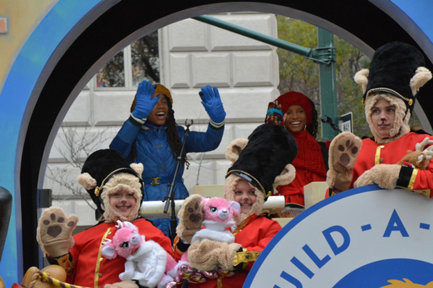 Photo Coverage: Macy's 90th Thanksgiving Day Parade Marches Through NYC!  Image