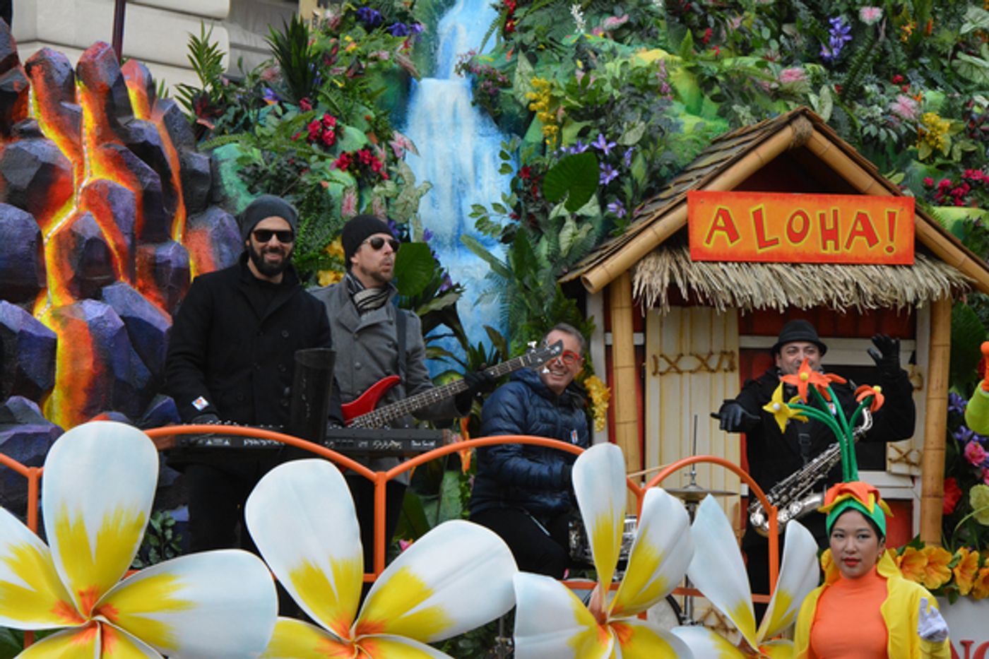 Photo Coverage: Macy's 90th Thanksgiving Day Parade Marches Through NYC!  Image