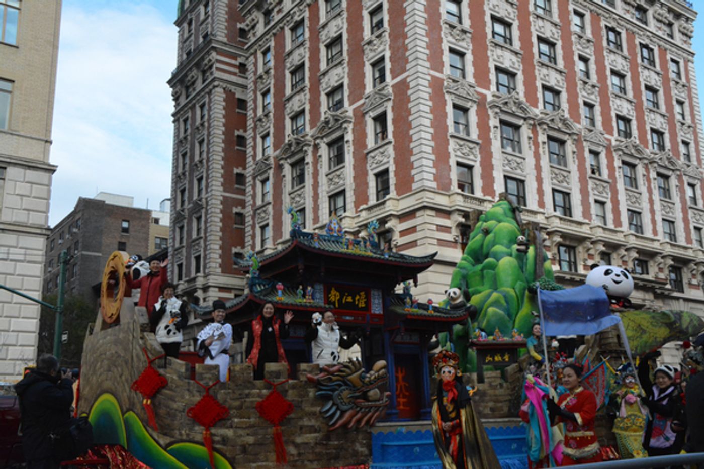 Photo Coverage: Macy's 90th Thanksgiving Day Parade Marches Through NYC!  Image