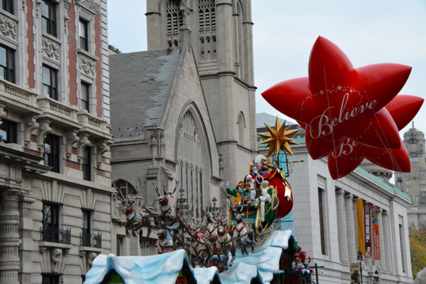 Photo Coverage: Macy's 90th Thanksgiving Day Parade Marches Through NYC!  Image