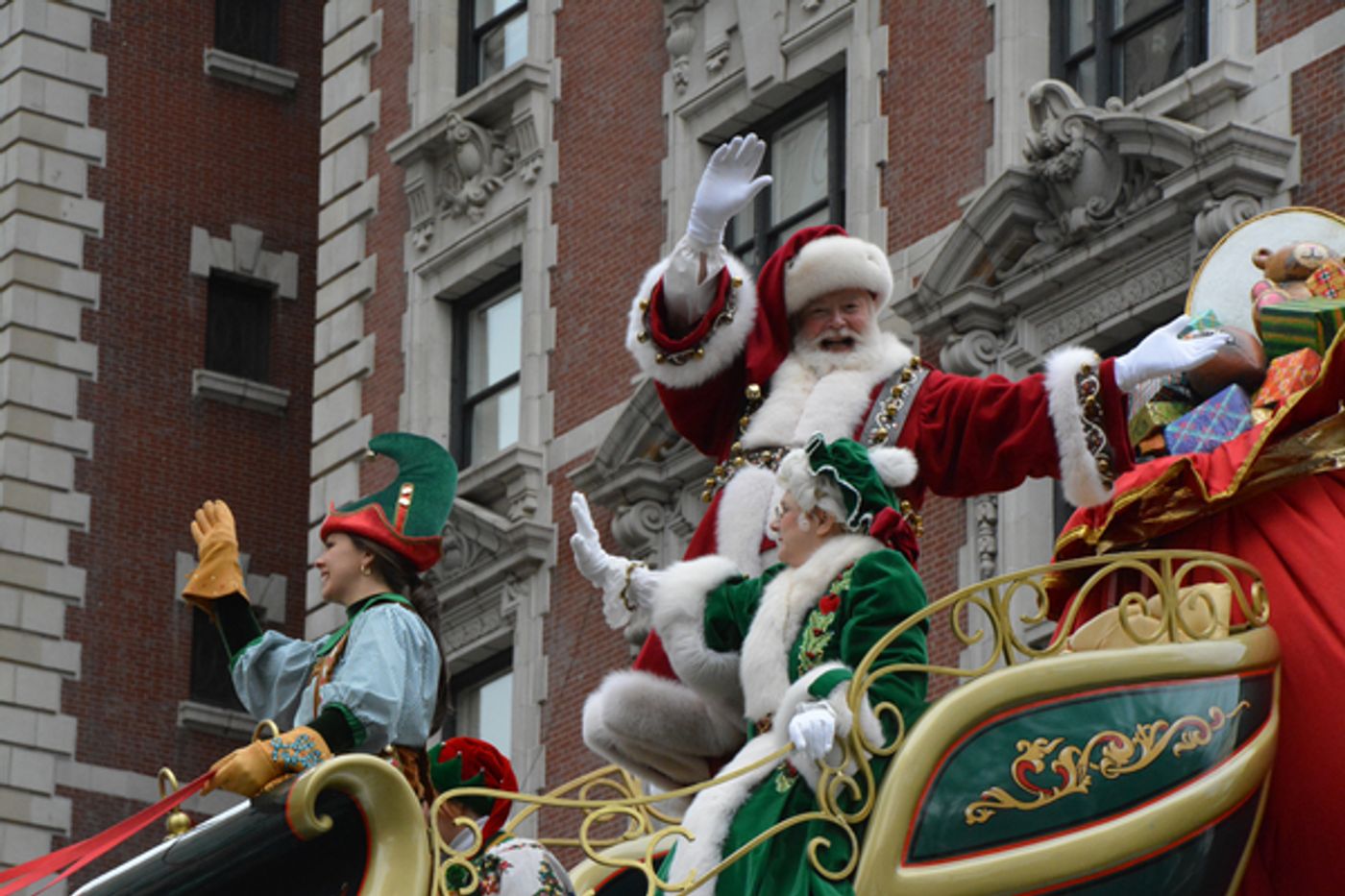 Photo Coverage: Macy's 90th Thanksgiving Day Parade Marches Through NYC!  Image