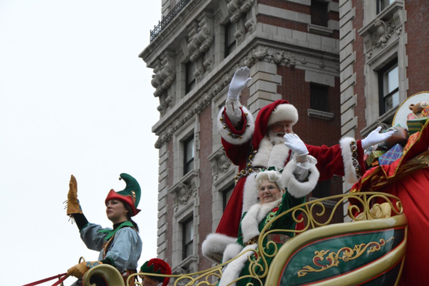 Photo Coverage: Macy's 90th Thanksgiving Day Parade Marches Through NYC!  Image
