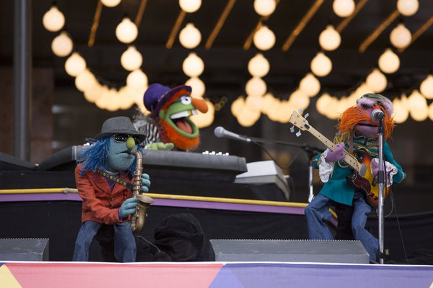 Photo Flash: Best of Broadway Performs on MACY'S THANKSGIVING DAY PARADE  Image