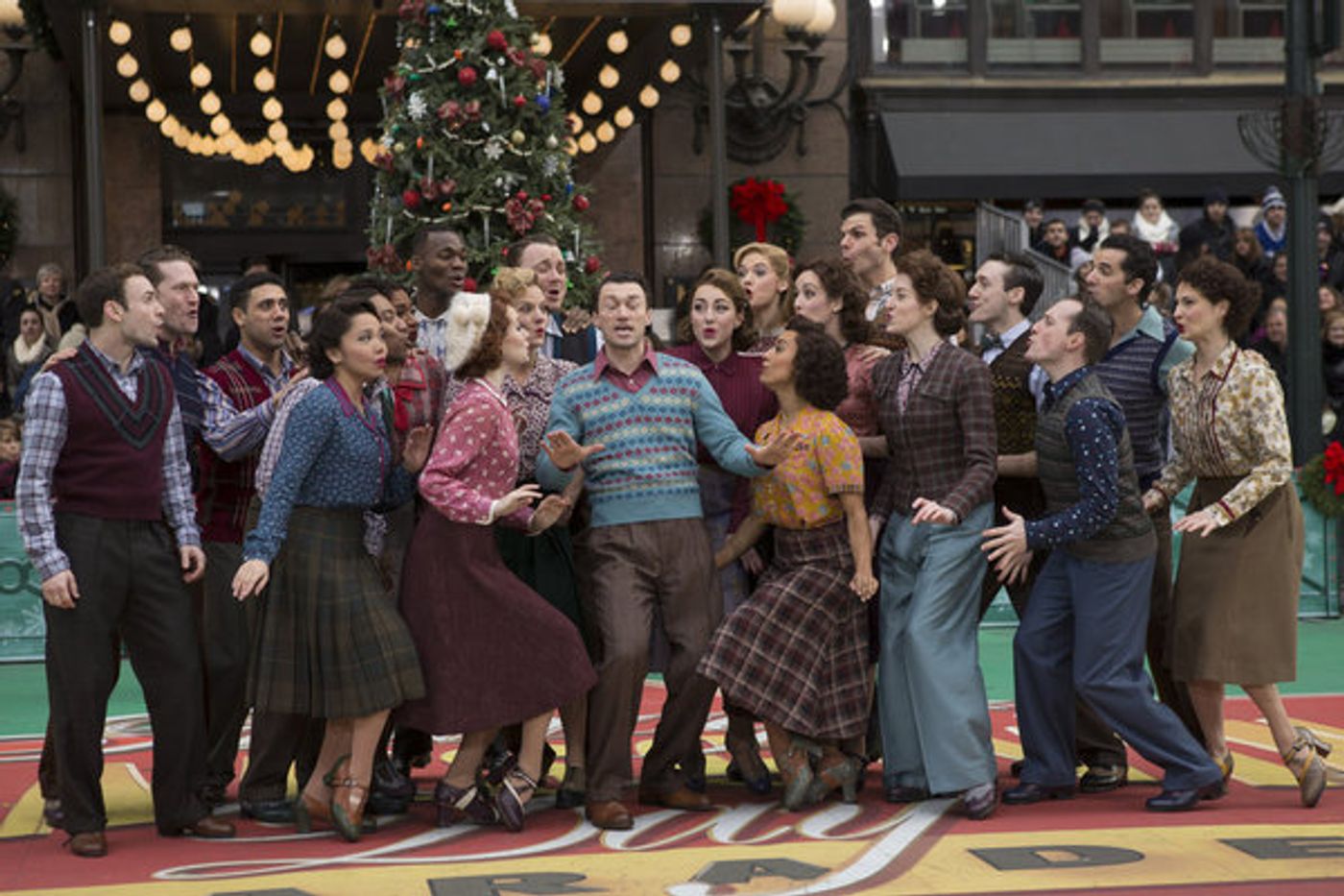 Photo Flash: Best of Broadway Performs on MACY'S THANKSGIVING DAY PARADE  Image
