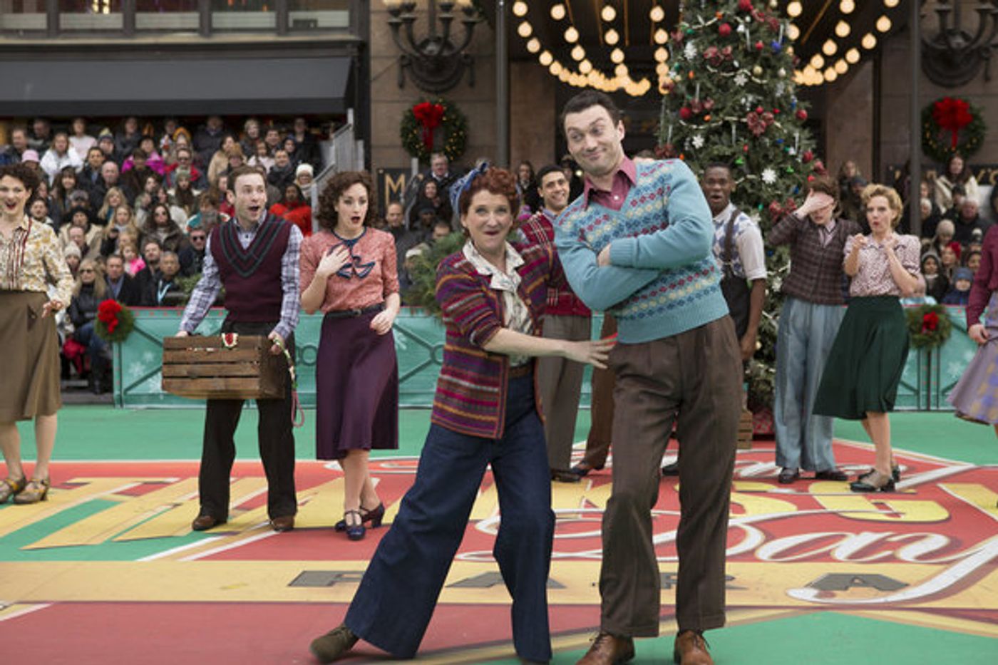 Photo Flash: Best of Broadway Performs on MACY'S THANKSGIVING DAY PARADE  Image