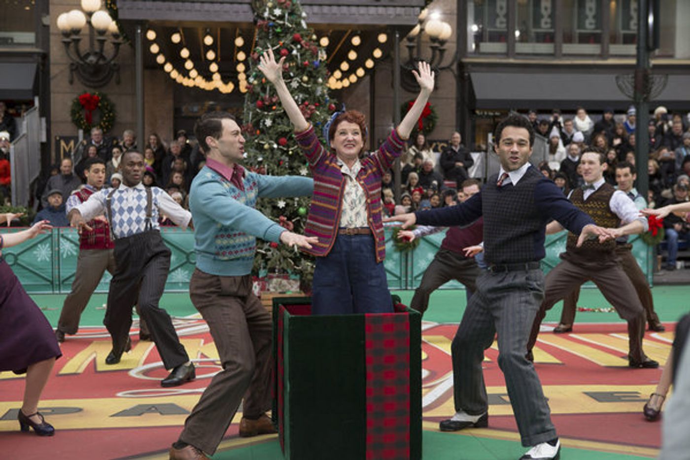 Photo Flash: Best of Broadway Performs on MACY'S THANKSGIVING DAY PARADE  Image