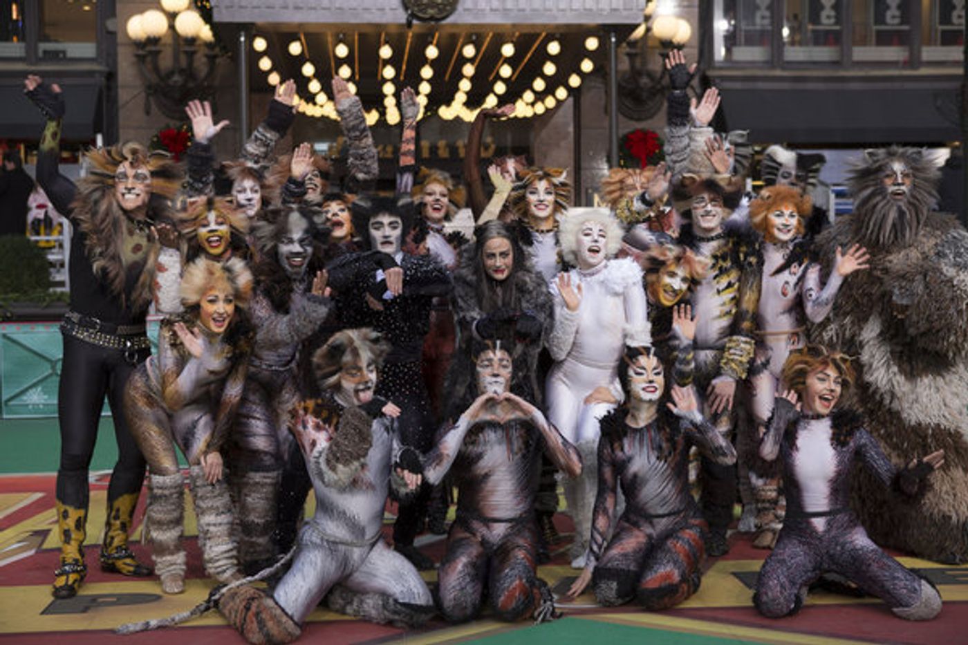 Photo Flash: Best of Broadway Performs on MACY'S THANKSGIVING DAY PARADE  Image
