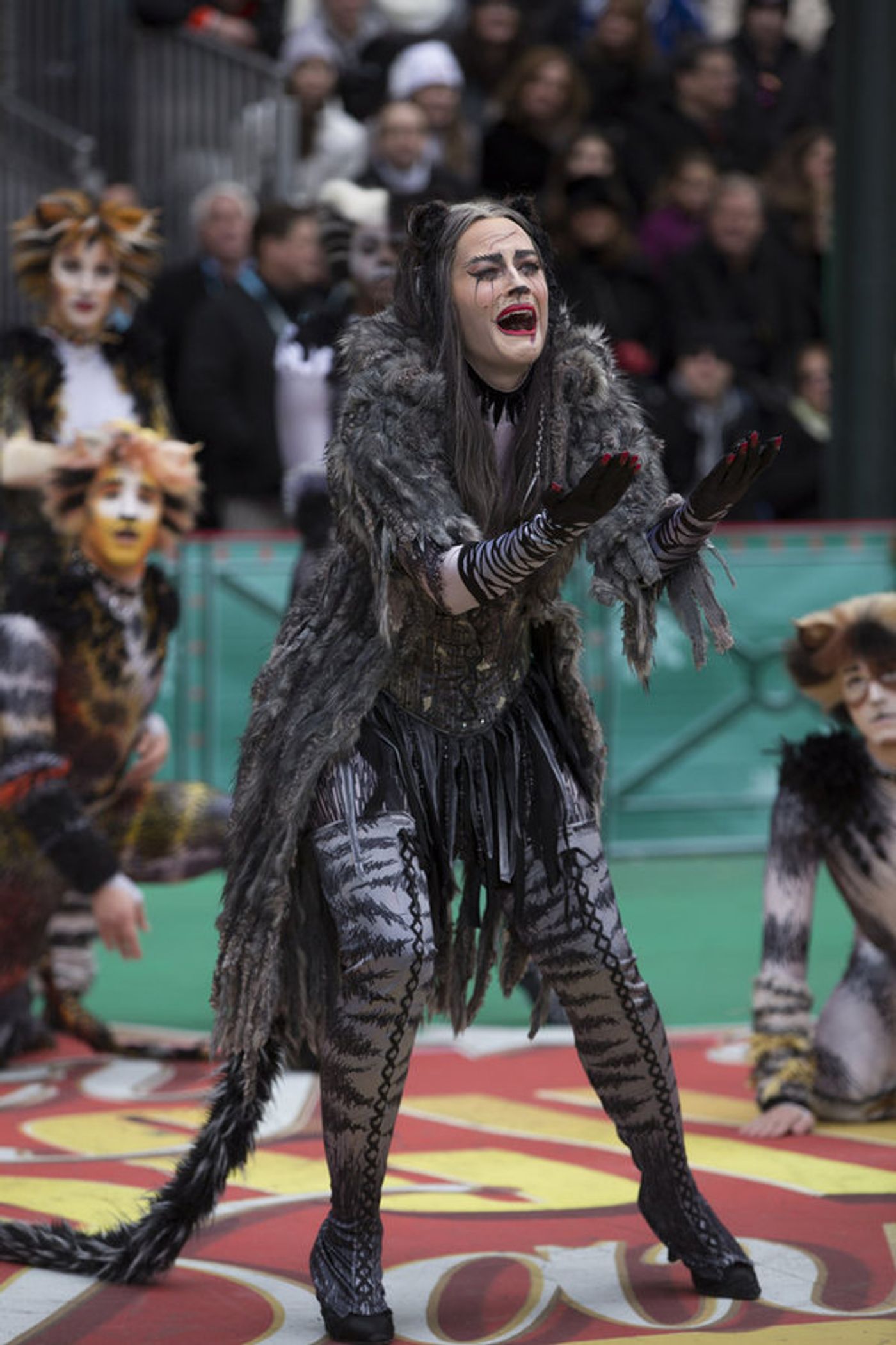 Photo Flash: Best of Broadway Performs on MACY'S THANKSGIVING DAY PARADE  Image