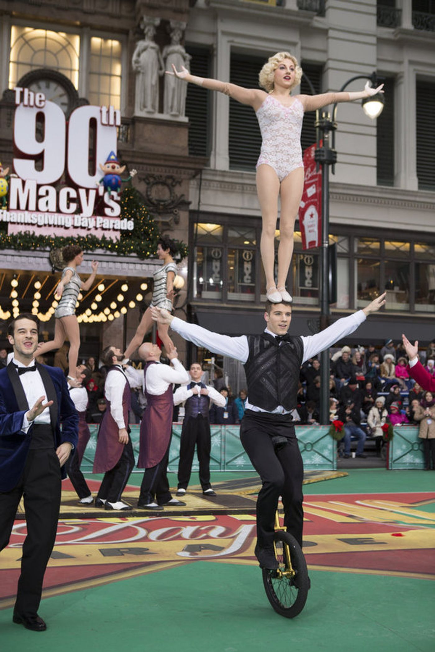Photo Flash: Best of Broadway Performs on MACY'S THANKSGIVING DAY PARADE  Image
