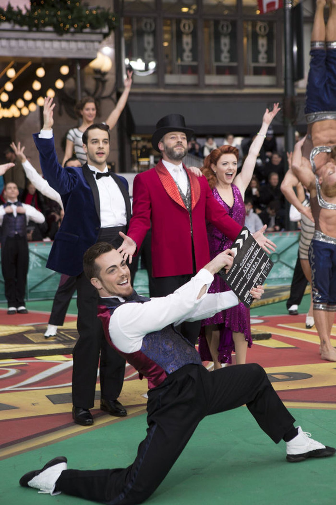 Photo Flash: Best of Broadway Performs on MACY'S THANKSGIVING DAY PARADE  Image