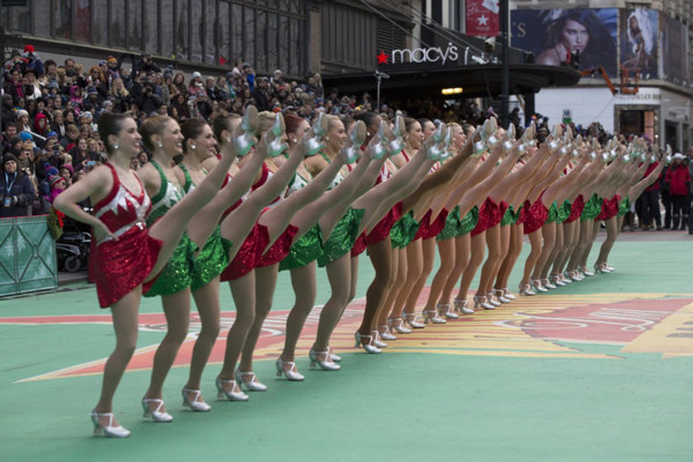Photo Flash: Best of Broadway Performs on MACY'S THANKSGIVING DAY PARADE  Image